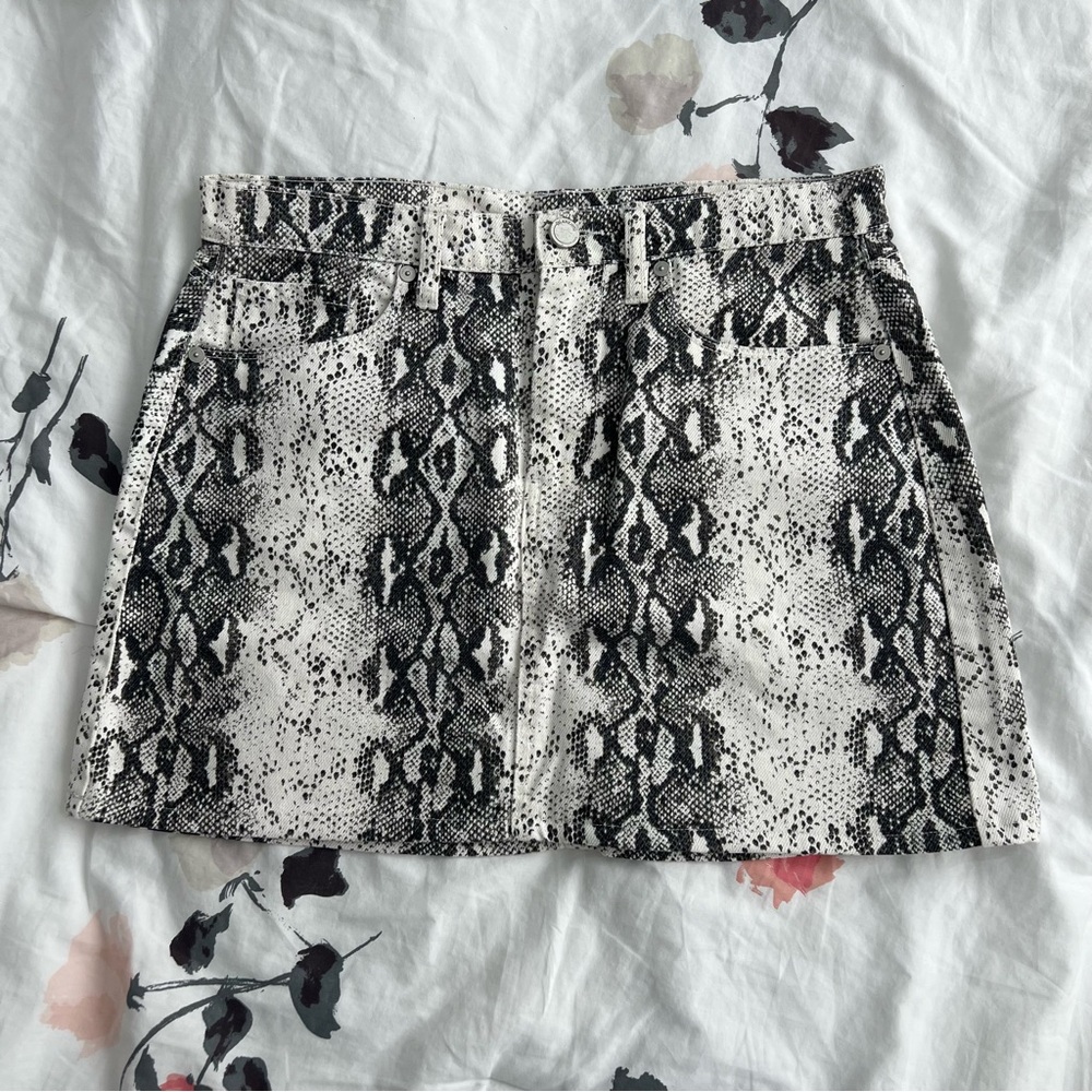 Blank NYC Snake print skirt
